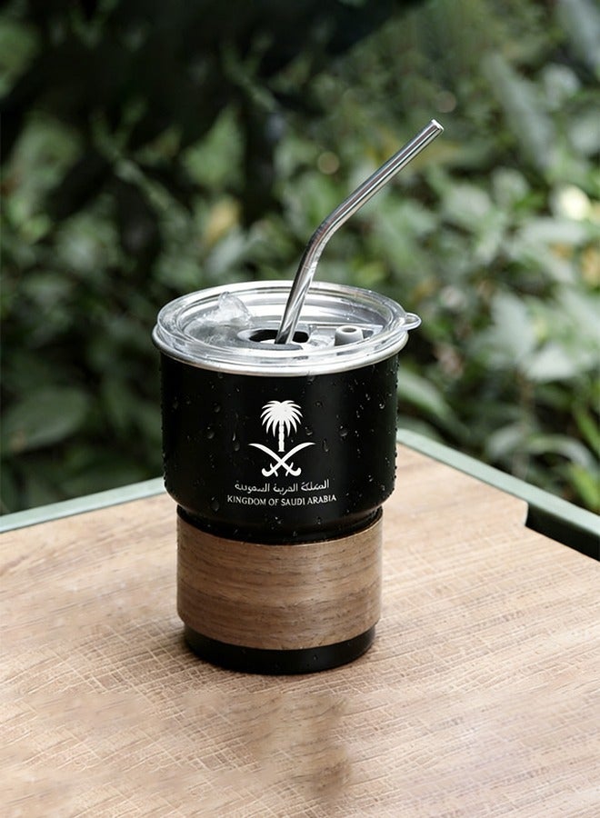 عربست قهوة سعودية، كوب قهوة من الفولاذ المقاوم للصدأ 304 سعة 500 مل - تصميم شعار سعودي، كوب سفر محمول للمشروبات الساخنة والباردة، يتضمن ماصة وغطاء مقاوم للتسرب والحرارة - مثالي للاستخدام في المنزل والمكتب والاستخدام الخارجي - Image 1